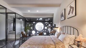 Minibar, desk, blackout drapes, soundproofing