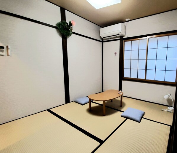 Private Vacation Home | In-room safe, desk, soundproofing, iron/ironing board - Hana Botan (Kyoto)