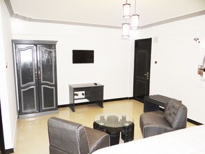 Decoración personalizada, muebles diferentes y escritorio 