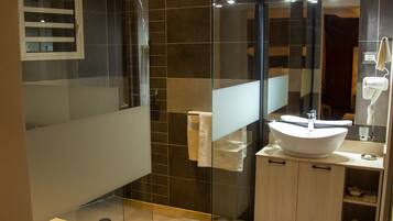 Panoramic Suite, 1 Bedroom, City View | Bathroom | Free toiletries, hair dryer, bathrobes, slippers