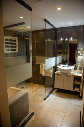 Panoramic Suite, 1 Bedroom, City View | Bathroom | Free toiletries, hair dryer, bathrobes, slippers
