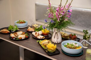 Alimentos y bebidas
