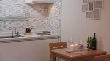 Studio (4F) | In-room dining