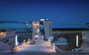 Front of property - evening/night - Haedeulchae Pension (Yeosu)