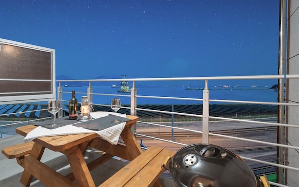 Studio (3F) | Balcony - Haedeulchae Pension (Yeosu)