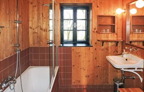 Combined shower/bathtub, bathrobes