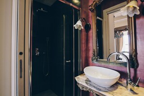 Bathroom - Sally Port Senglea (Senglea)