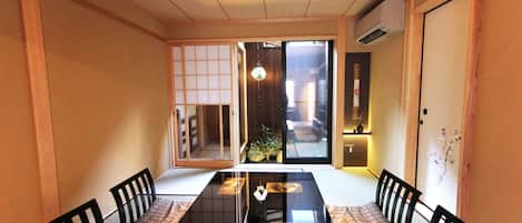 บริการอาหารในห้องพัก