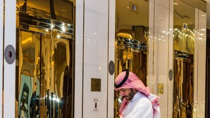 A man in traditional attire standing next to an elevator with a suitcase. - Braira Al Wezarat (Riyadh)