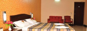 Room - Golden Tower (Mayiladuthurai)