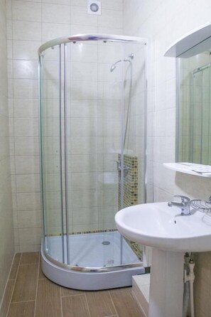Cottage, 3 Bedrooms | Bathroom | Shower, free toiletries, hair dryer, towels - Dasn Hall Domodedovo (Domodedovo)