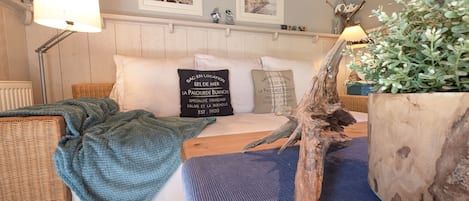 2 bedrooms, bed sheets