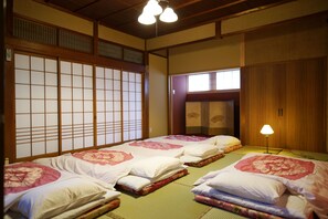 Habitación Deluxe, solo para mujeres (Japanese Style) | Tabla de planchar con plancha, wifi gratis, ropa de cama