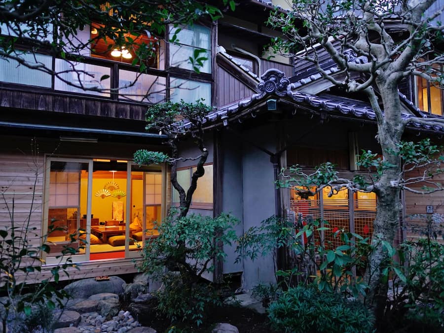 Façade de l’hébergement - soirée/nuit