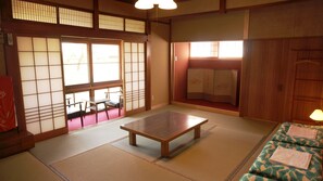 Japanese Style Room, Women Only | Iron/ironing board, free WiFi, bed sheets - GUESTHOUSE Kinosaki Wakayo - Hostel, Caters to Women (Toyooka)
