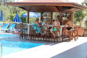 Bar junto a la alberca