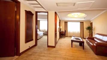Standard Suite  (Mainland Chinese Citizen Only) | Desk, blackout drapes, soundproofing, iron/ironing board