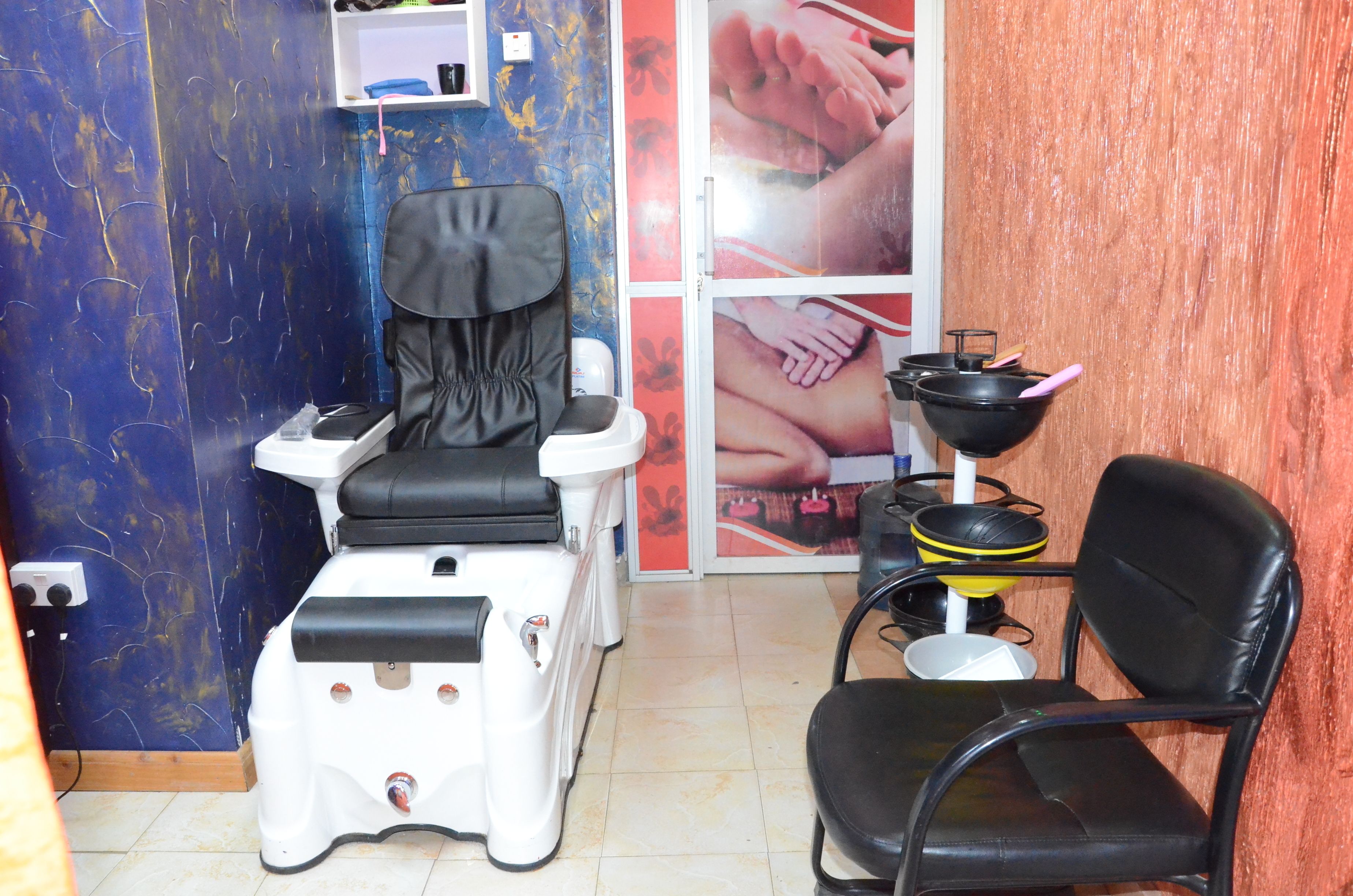 Salas de massagem/tratamento, manicure e pedicure