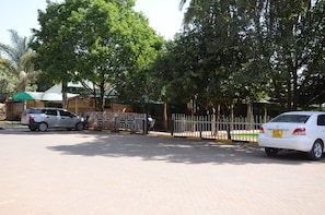 Free self parking - Tents Hotel (Nairobi)