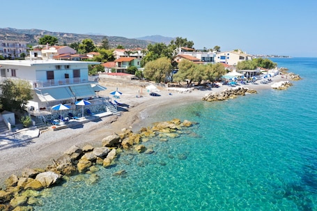 Exterior. Spacious Apartment on the Beachfront