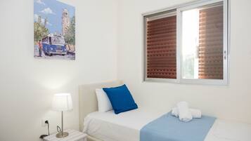 Apartment, 2 Schlafzimmer, Meerblick | 2 Schlafzimmer, Bügeleisen/Bügelbrett, kostenlose Babybetten