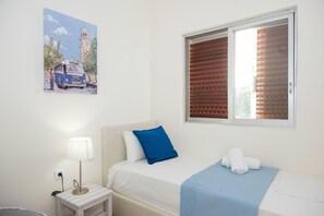 Apartamento, 2 habitaciones, vistas al mar | 2 dormitorios, tabla de planchar con plancha, cunas gratuitas