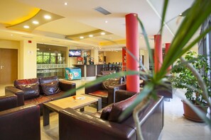 Lobby sitting area - Strandzha Hotel (Varna)