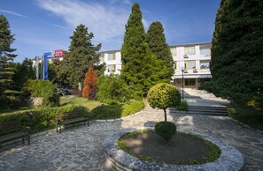 Property grounds - Strandzha Hotel (Varna)