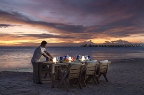 4 restaurantes; se sirve desayuno, almuerzo y cena; cocina internacional