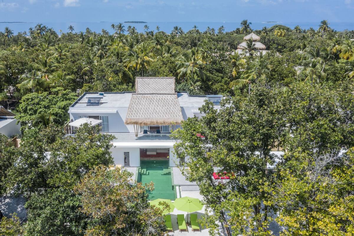 Royal Villa, 3 Bedrooms, Pool Access | 1 bilik tidur, peralatan tempat tidur premium, busa memori 