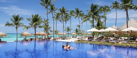 2 outdoor pools, free cabanas, pool umbrellas