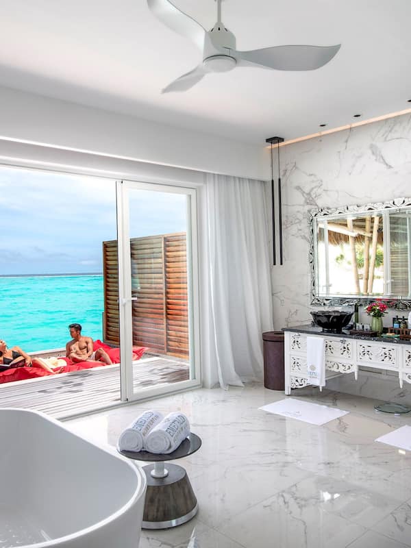 Separate tub and shower, deep soaking tub, rainfall showerhead