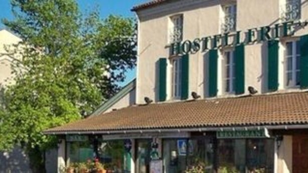 Front of property - Hostellerie des Voyageurs (Bonson)