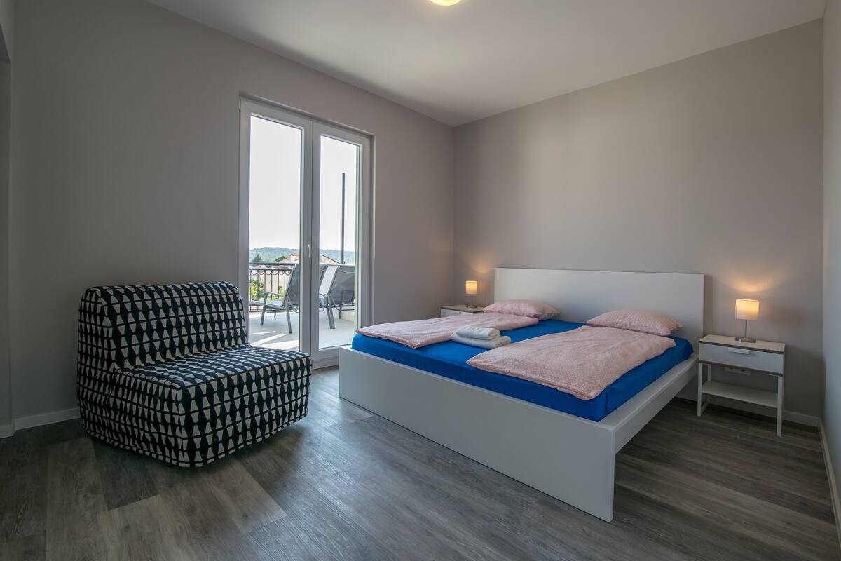 Family Apartment, Terrace, Partial Sea View (Rosemary)