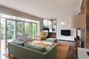 House, 4 Bedrooms | Living area - Sunseeker House (Blairgowrie)