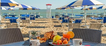 3 bedroom awesome home in Albarella RO