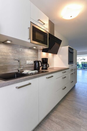 Kühlschrank, Mikrowelle, Geschirrspüler