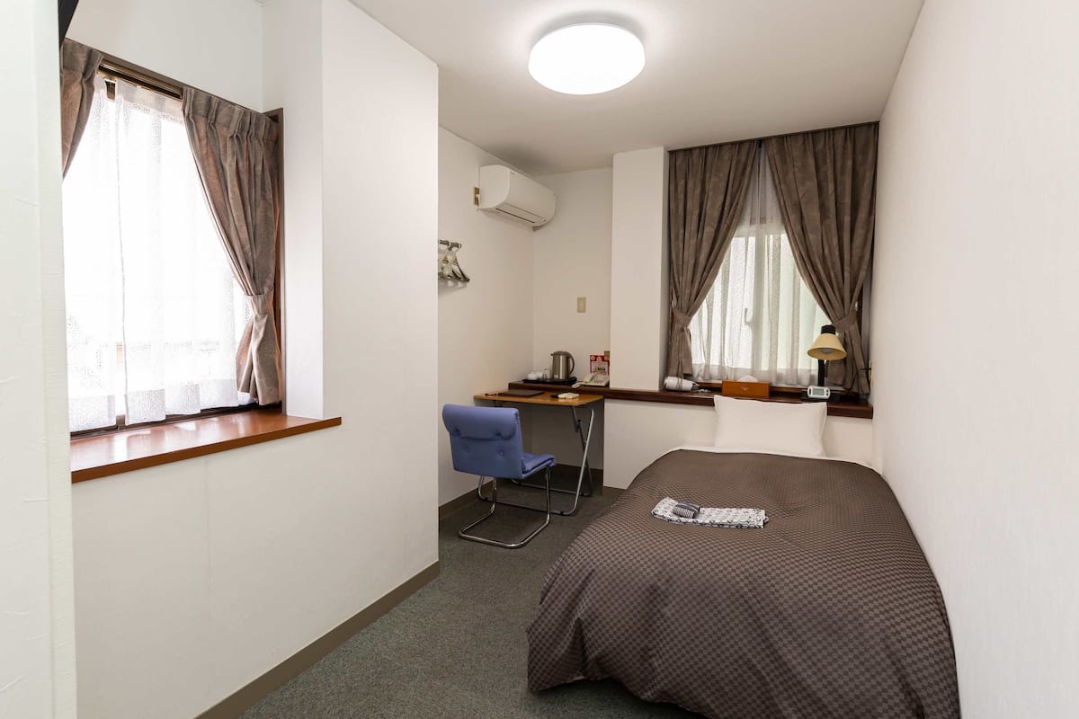 single room, non smoking, shared bathroom | free wifi