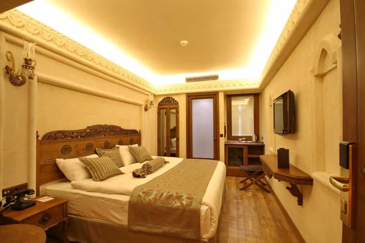 Minibar, in-room safe, rollaway beds, free WiFi
