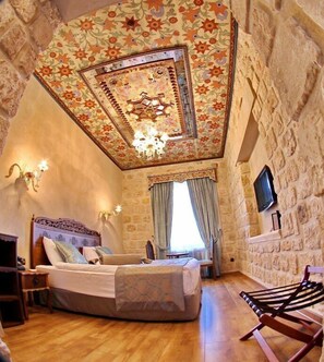 华丽双人房 | 迷你吧、客房内保险箱、折叠床/加床（额外收费）、免费 WiFi