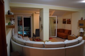 فيلا بانوراما - غرفتا نوم - بمسبح خاص - بمنظر للبحر | غرفة المعيشة | تلفزيون بشاشة مسطحة، مدفأة