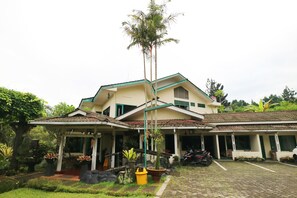 Front of property - Hotel Bonita Puncak (Cisarua)