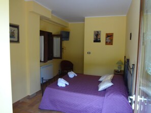 Premium bedding, desk, soundproofing, free cribs/infant beds - Le stanze di bacco (Cagnano Amiterno)