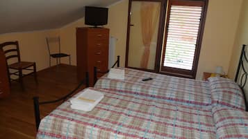 Premium bedding, desk, soundproofing, free cots/infant beds