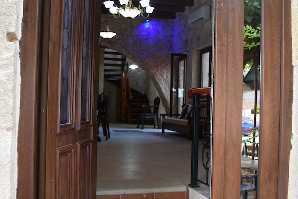 Superior villa, 2 slaapkamers | Woonruimte | Flatscreentelevisie