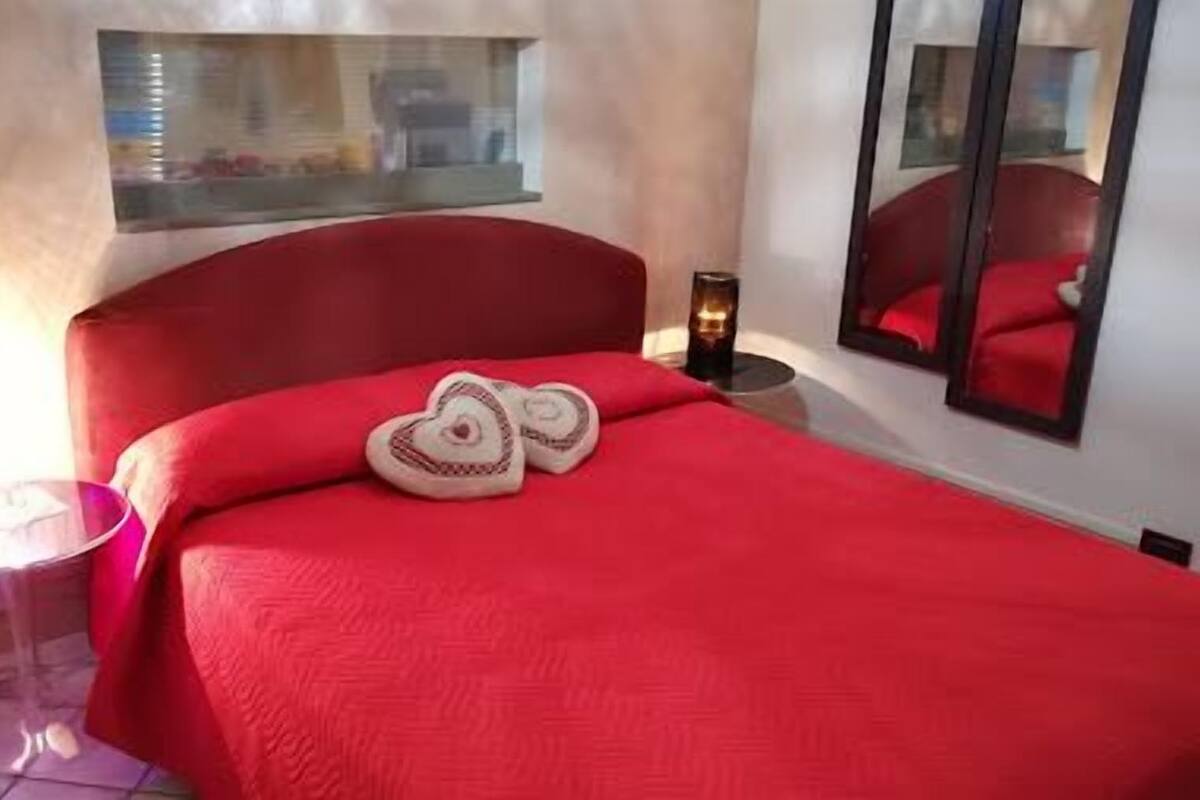 Deluxe Suite, 1 Bedroom, Private Bathroom, Garden View | 1 bedroom, minibar, desk, rollaway beds