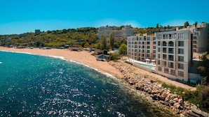 På stranden