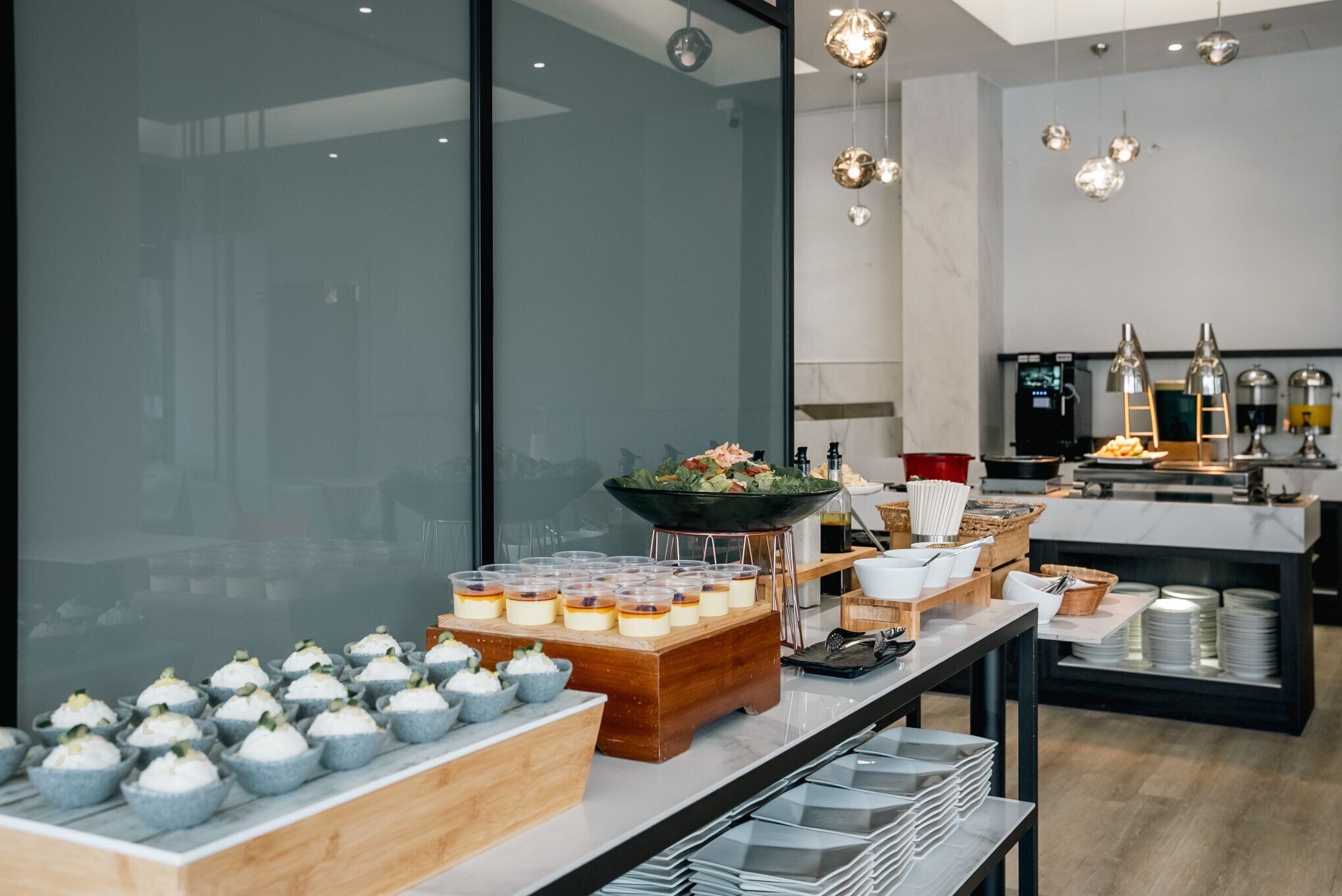 daily self-service breakfast (twd 200 per person)