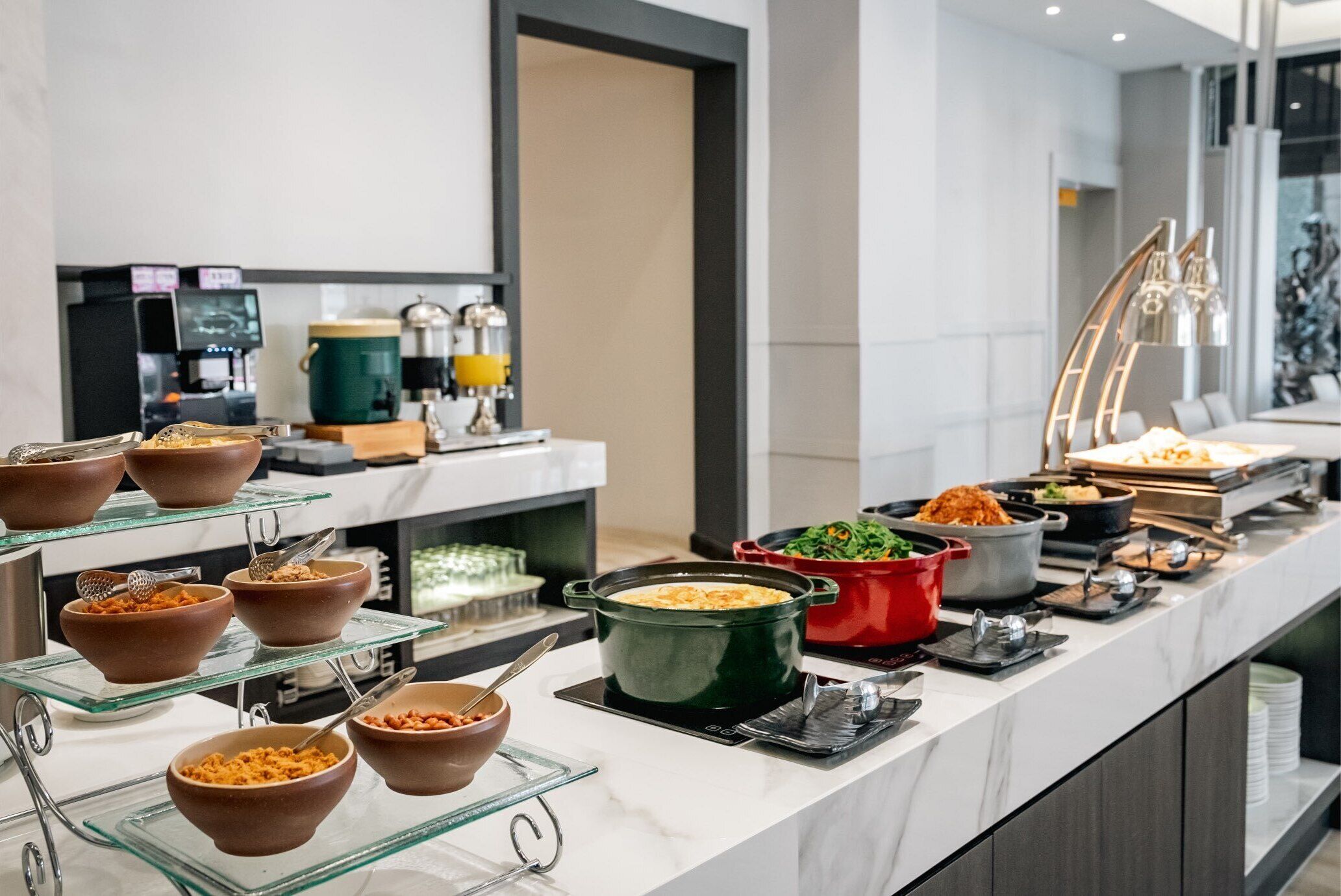 Daily self-serve breakfast (TWD 200 per person)