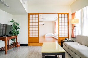 East Coast Garden Six-person Suite | 1 bedroom, desk, blackout drapes, soundproofing
